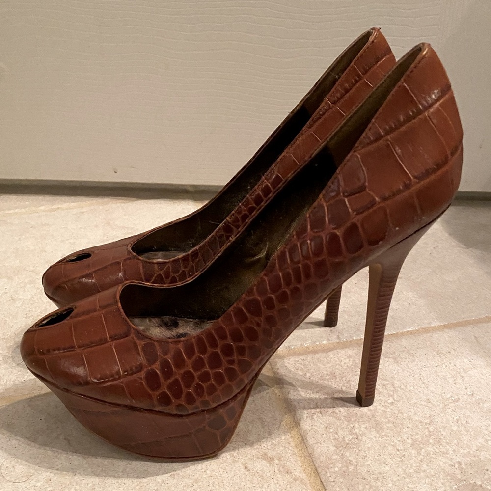 Sam Edelman Niland Pump heel